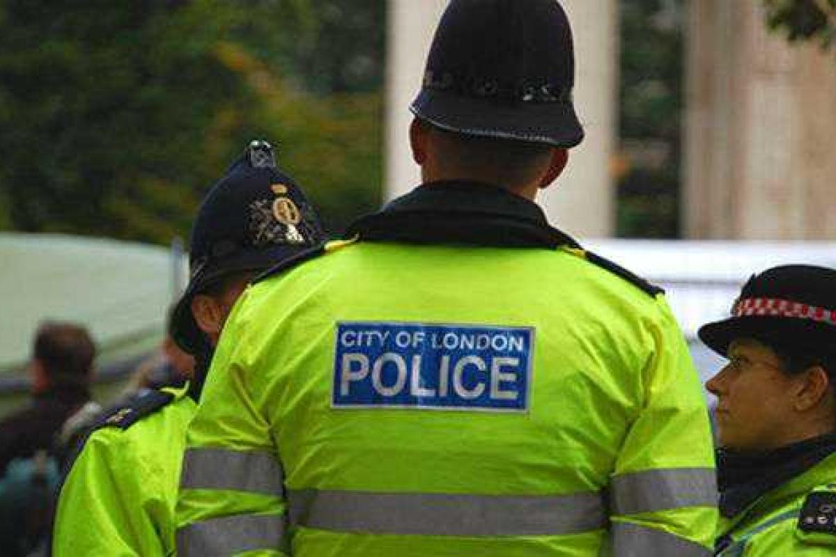 В центре Лондона преступник устроил кровавую резню: один убитый и шестеро раненых В центре Лондона преступник устроил кровавую резню: один убитый и шестеро раненых