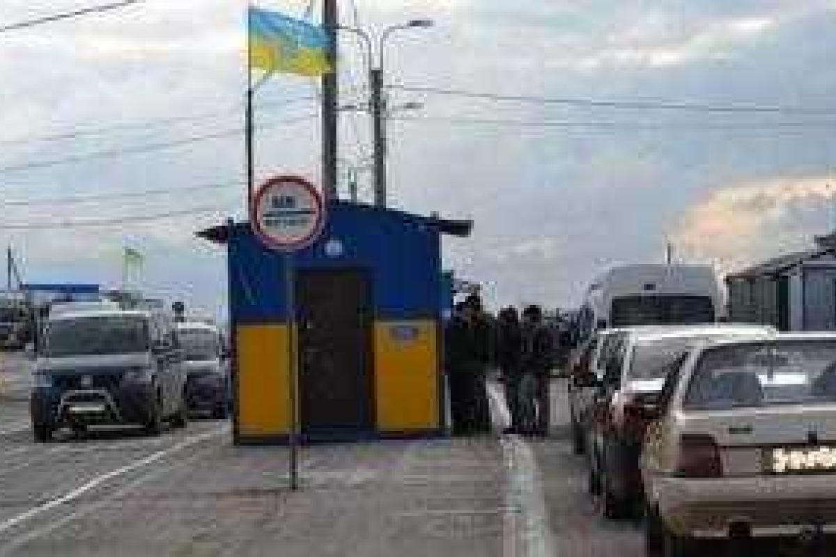Активность российских военных на админгранице с Крымом уменьшилась
