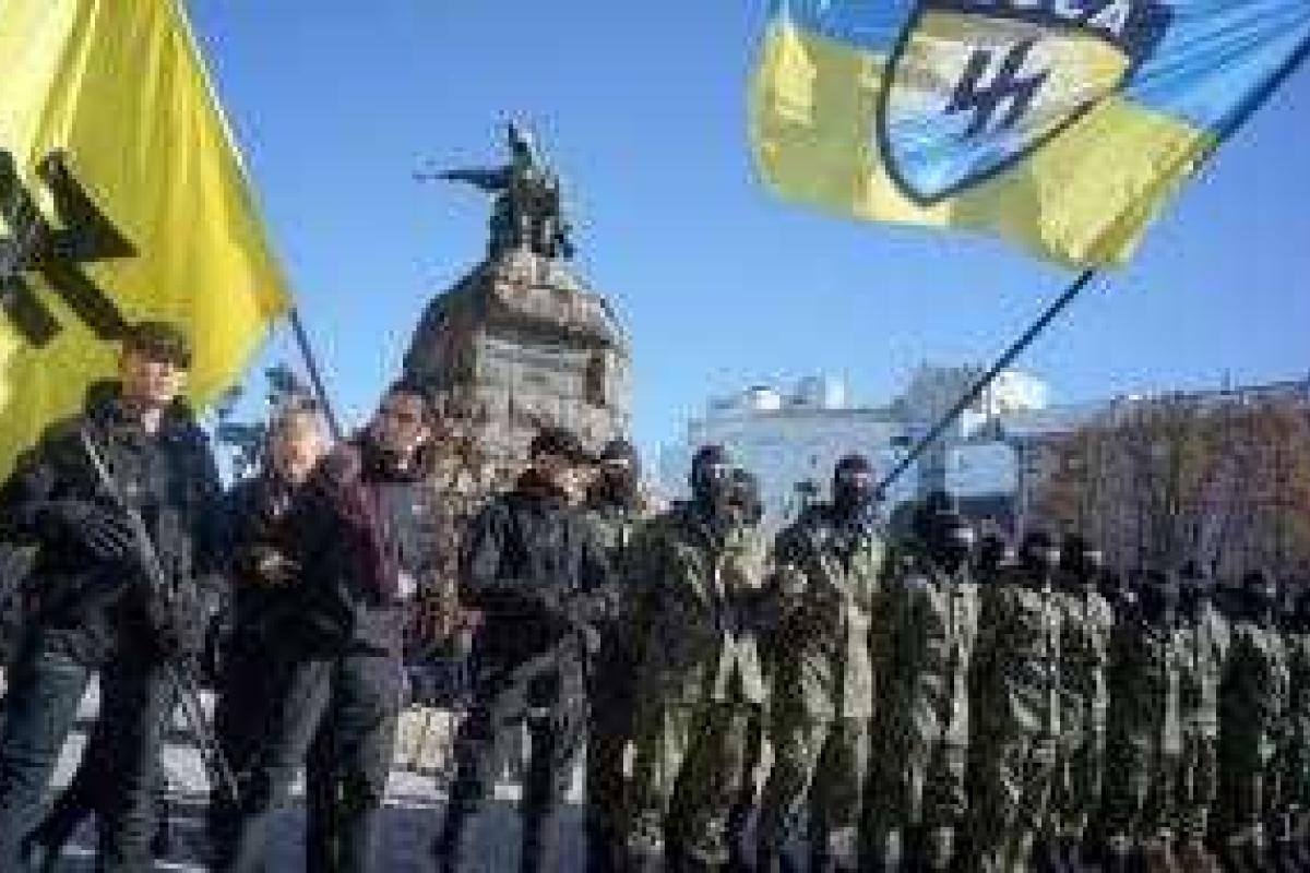 В Мариуполе активисты устроили митинг против выхода батальона "Азов" из города В Мариуполе активисты устроили митинг против выхода батальона "Азов" из города