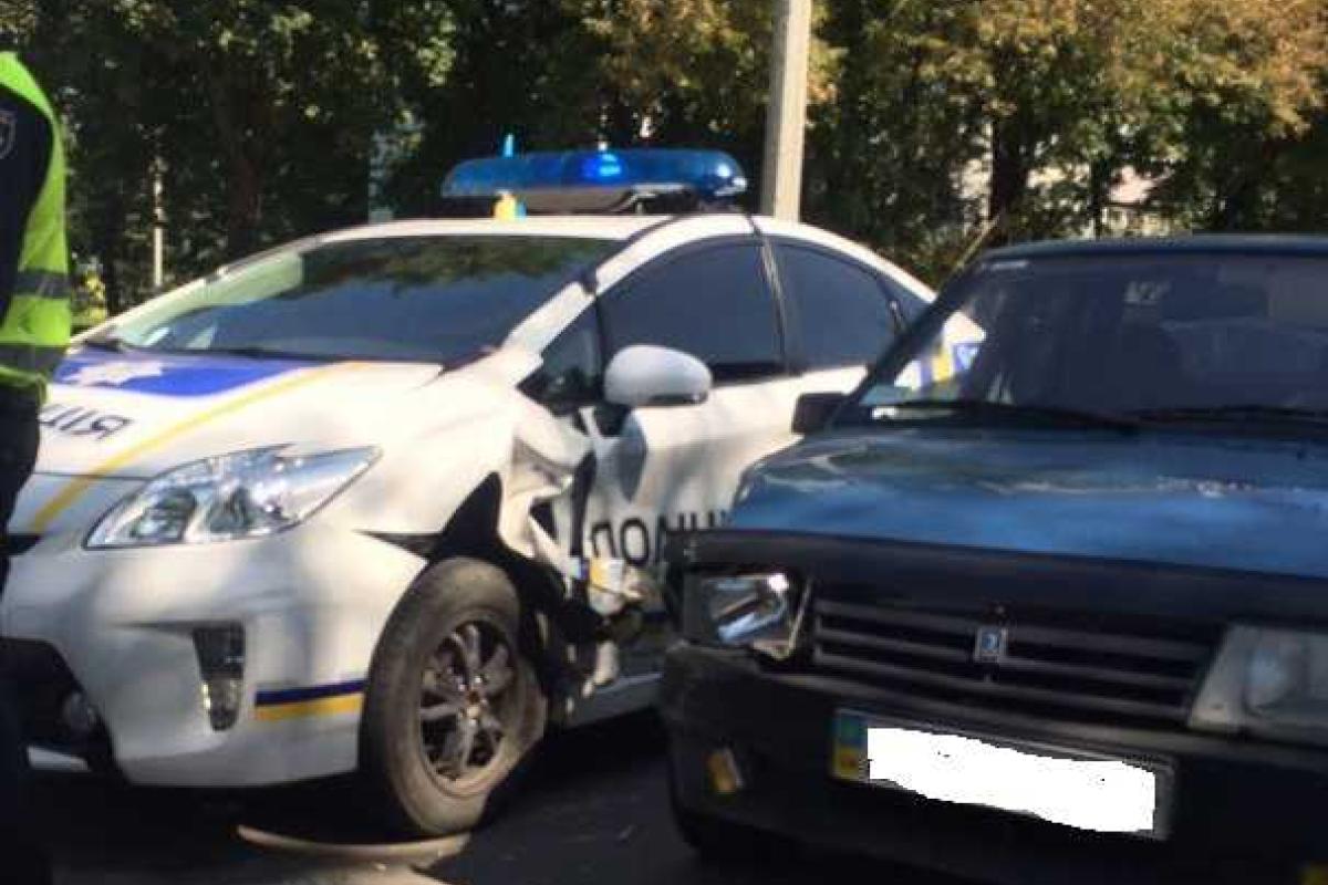 Харьковские патрульные попали в ДТП Харьковские патрульные попали в ДТП