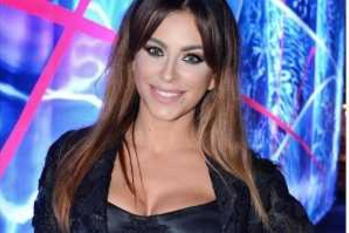 Новое платье Ани Лорак сравнили с мусорным пакетом