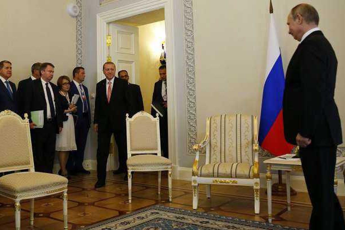 Эрдоган публично унизил Путина: инцидент вызвал бурную реакцию в Сети Эрдоган публично унизил Путина: инцидент вызвал бурную реакцию в Сети