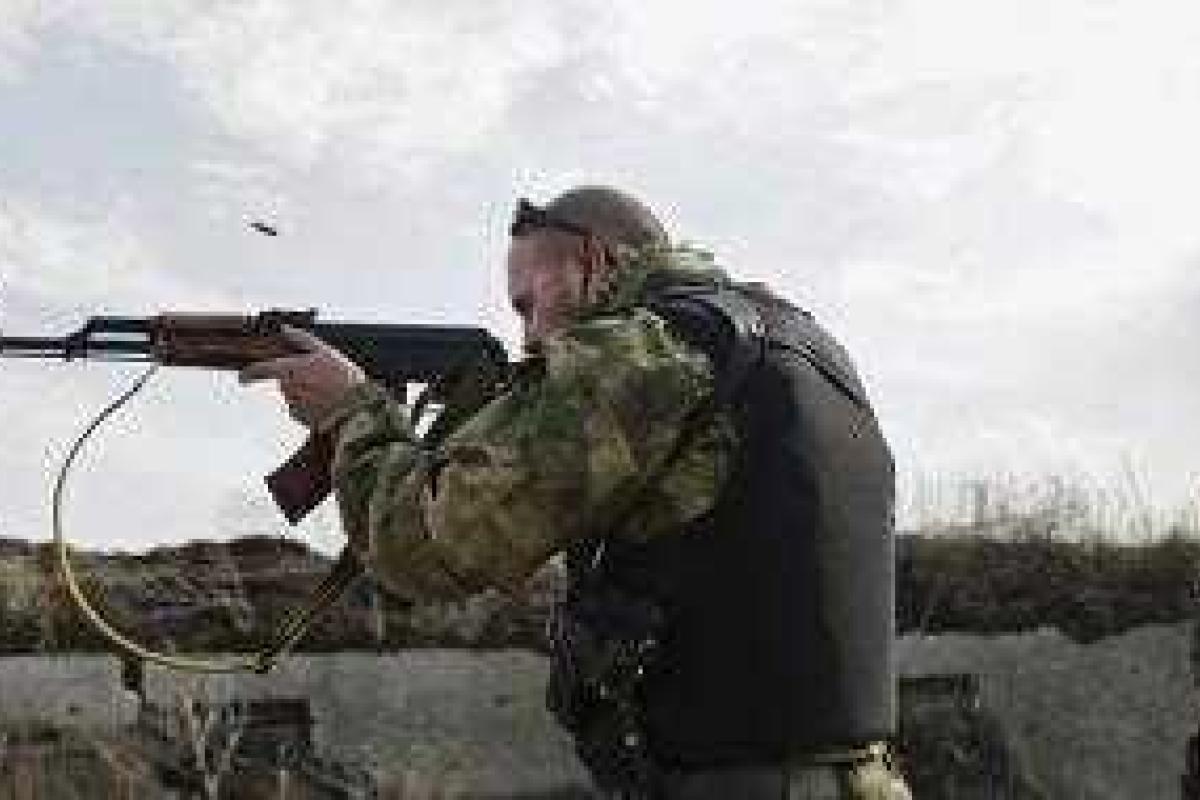 Под Мариуполем украинские военные уничтожили целый КамАЗ с боевиками "ДНР" Под Мариуполем украинские военные уничтожили целый КамАЗ с боевиками "ДНР"