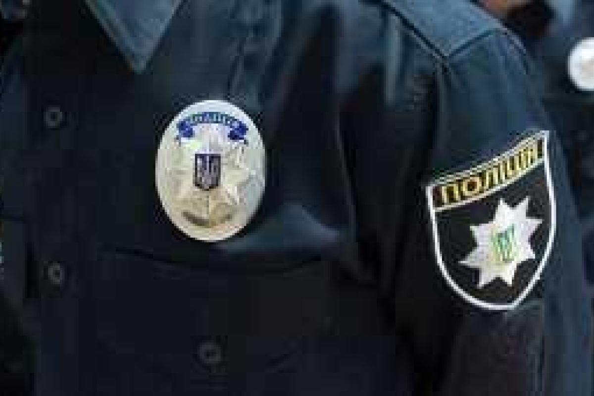 В Одессе подрались девушки, полицейские попали под раздачу В Одессе подрались девушки, полицейские попали под раздачу