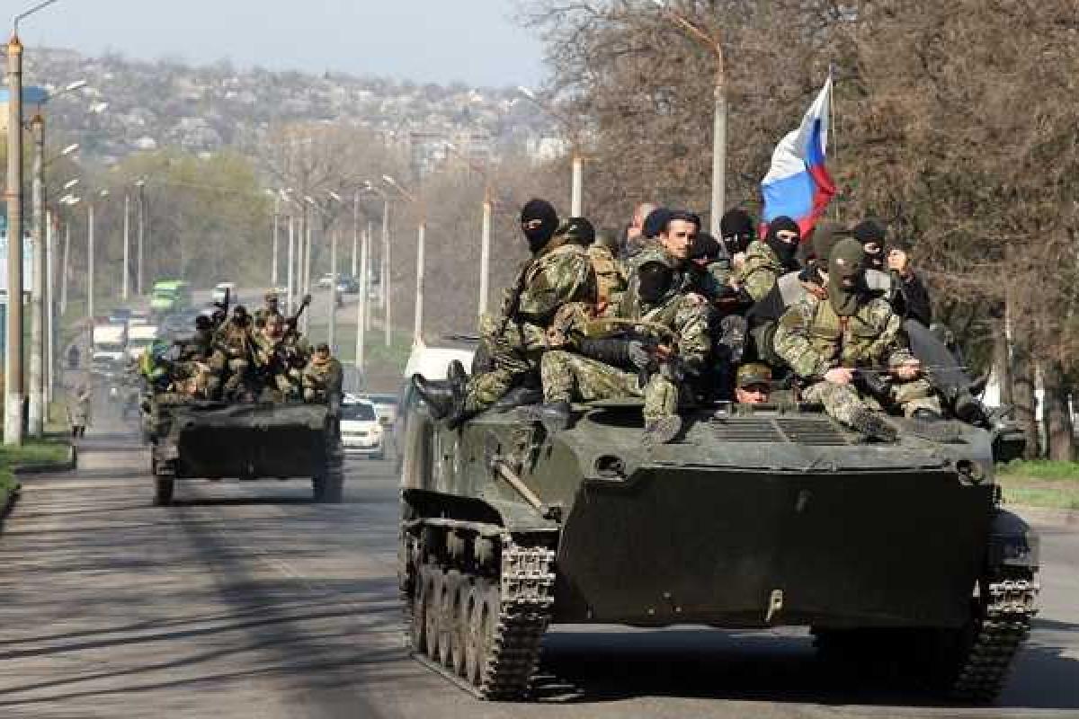 Россия доставила на территорию Донбасса новую партию военной техники Россия доставила на территорию Донбасса новую партию военной техники