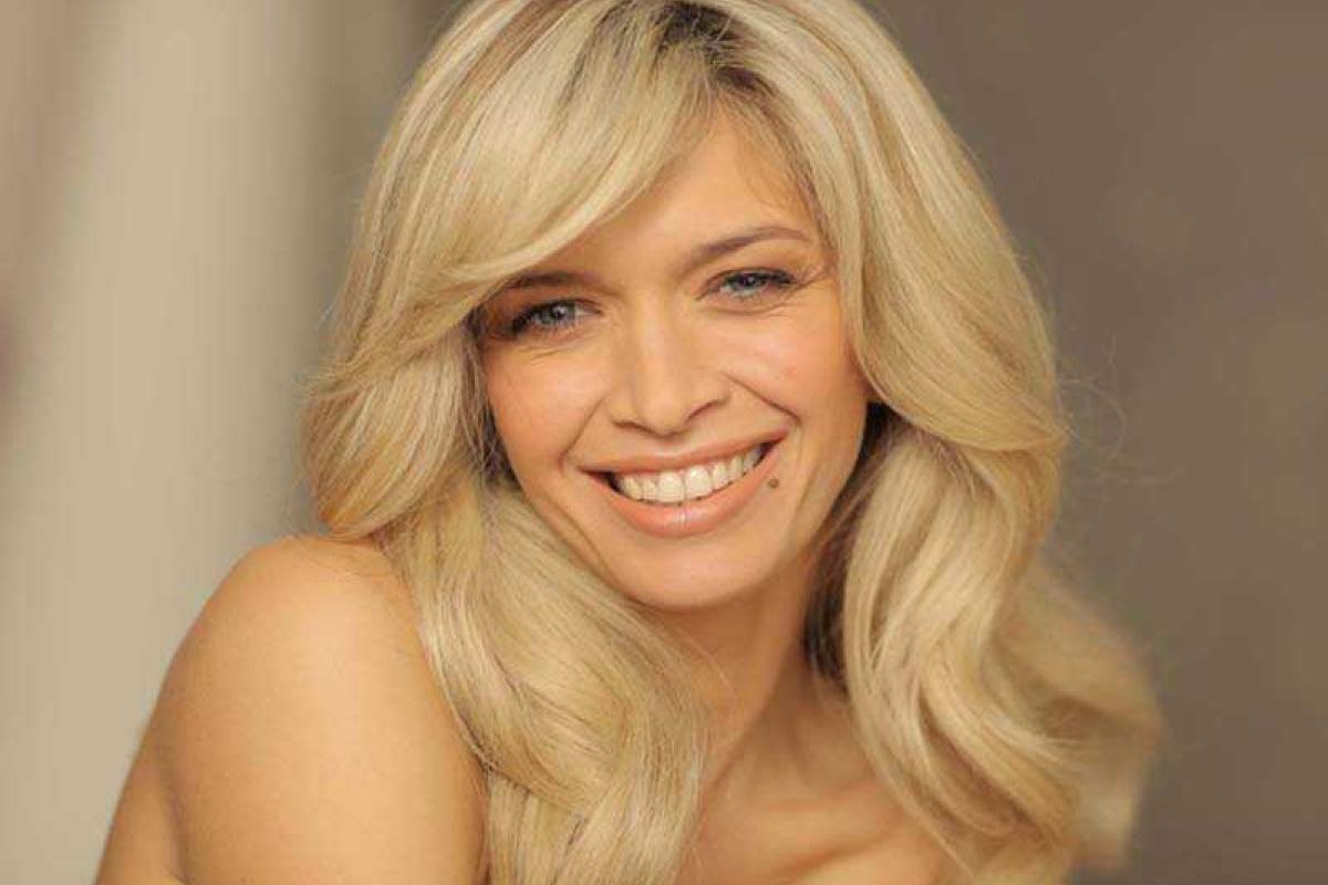 Вера Брежнева показала пикантный снимок в купальнике