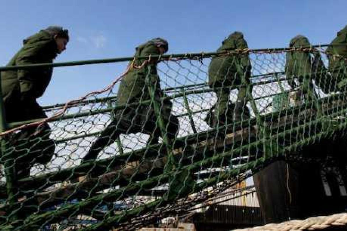 Россия перебросила бригады ВДВ и морской пехоты на "охрану и оборону Крыма" Россия перебросила бригады ВДВ и морской пехоты на "охрану и оборону Крыма"