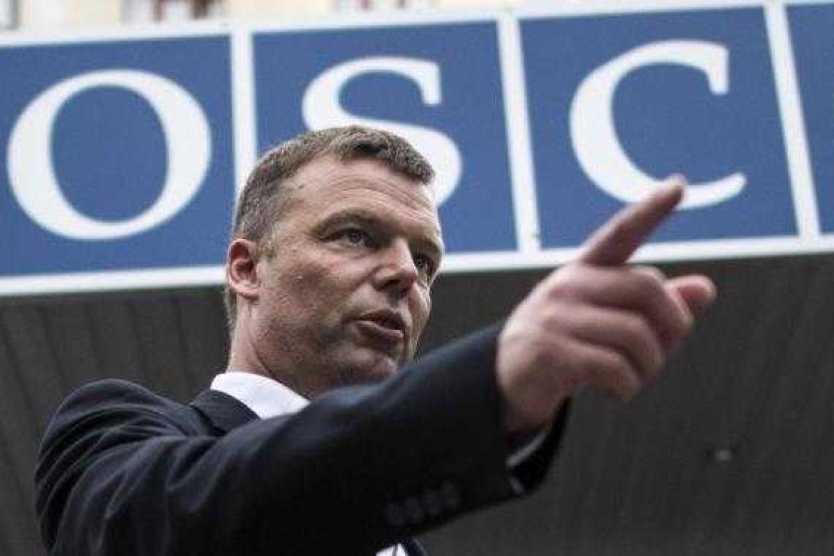 Замглавы миссии ОБСЕ Александр Хуг экстренно едет в Донецк Замглавы миссии ОБСЕ Александр Хуг экстренно едет в Донецк