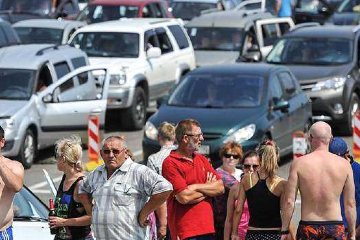 У россиян сдают нервы на Керченской переправе: опубликовано видео У россиян сдают нервы на Керченской переправе: опубликовано видео