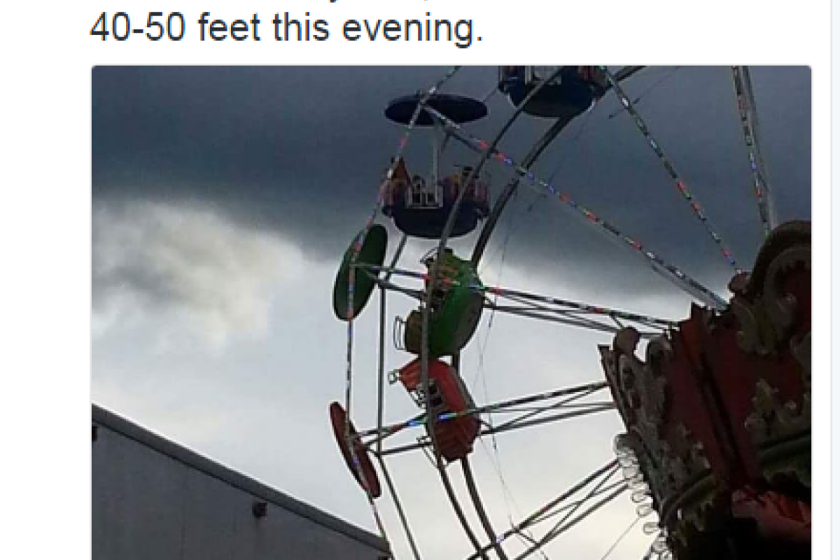 В США с чертового колеса выпали три девочки В США с чертового колеса выпали три девочки