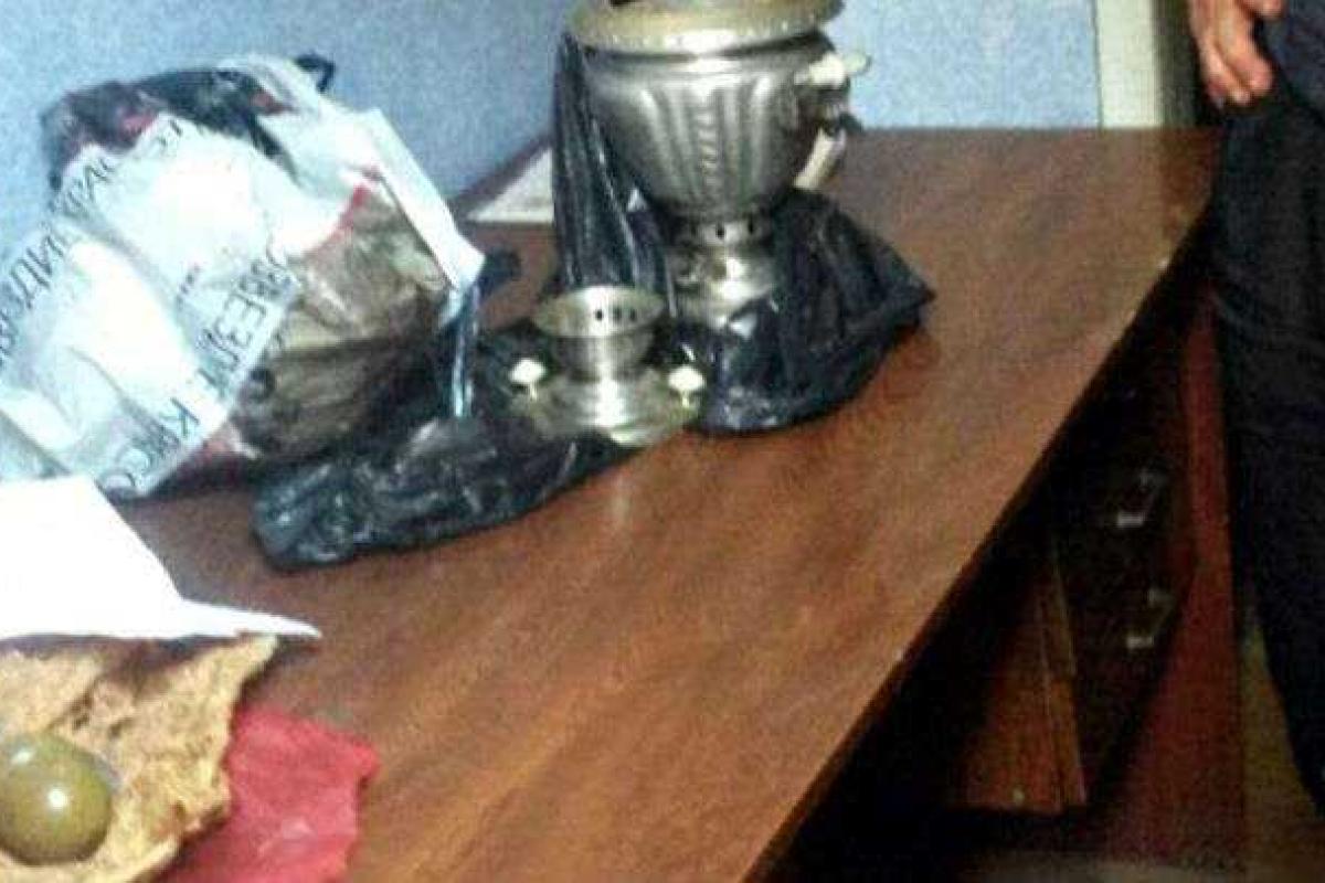 На Донетчине полицейские задержали мужчину с гранатой в самоваре На Донетчине полицейские задержали мужчину с гранатой в самоваре