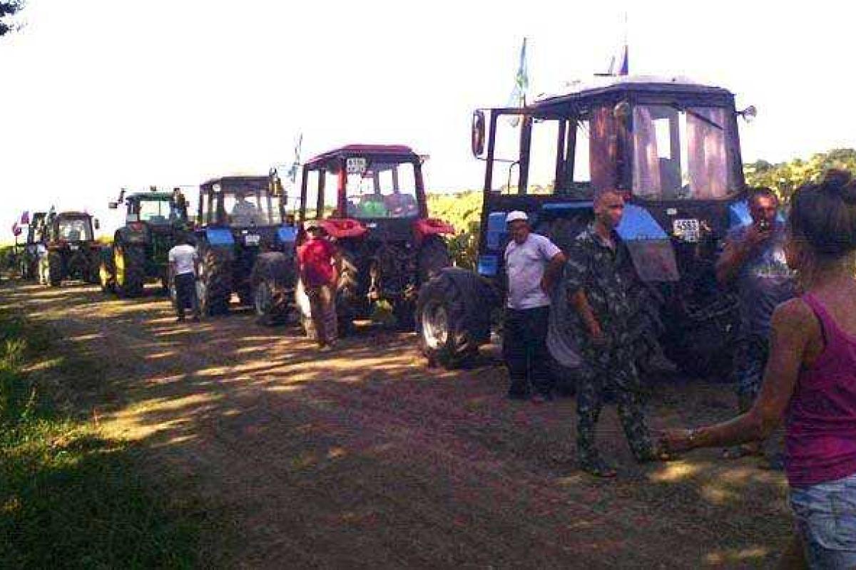 Фермеры из Кубани организовали тракторный поход на Москву