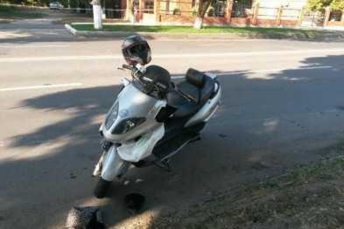 В Мариуполе случилось ДТП: под колеса мопеда попал пешеход