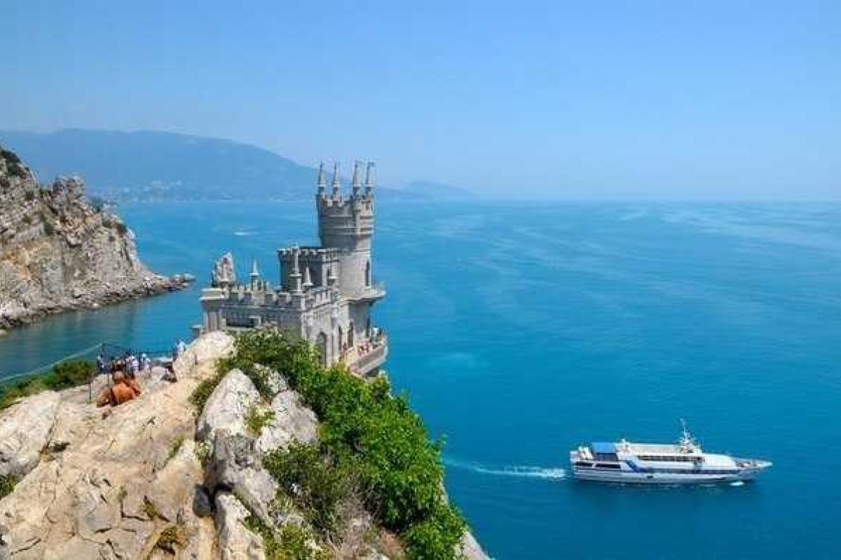 В Виннице запретили рекламировать поездки в Крым и оккупированный Донбасс В Виннице запретили рекламировать поездки в Крым и оккупированный Донбасс