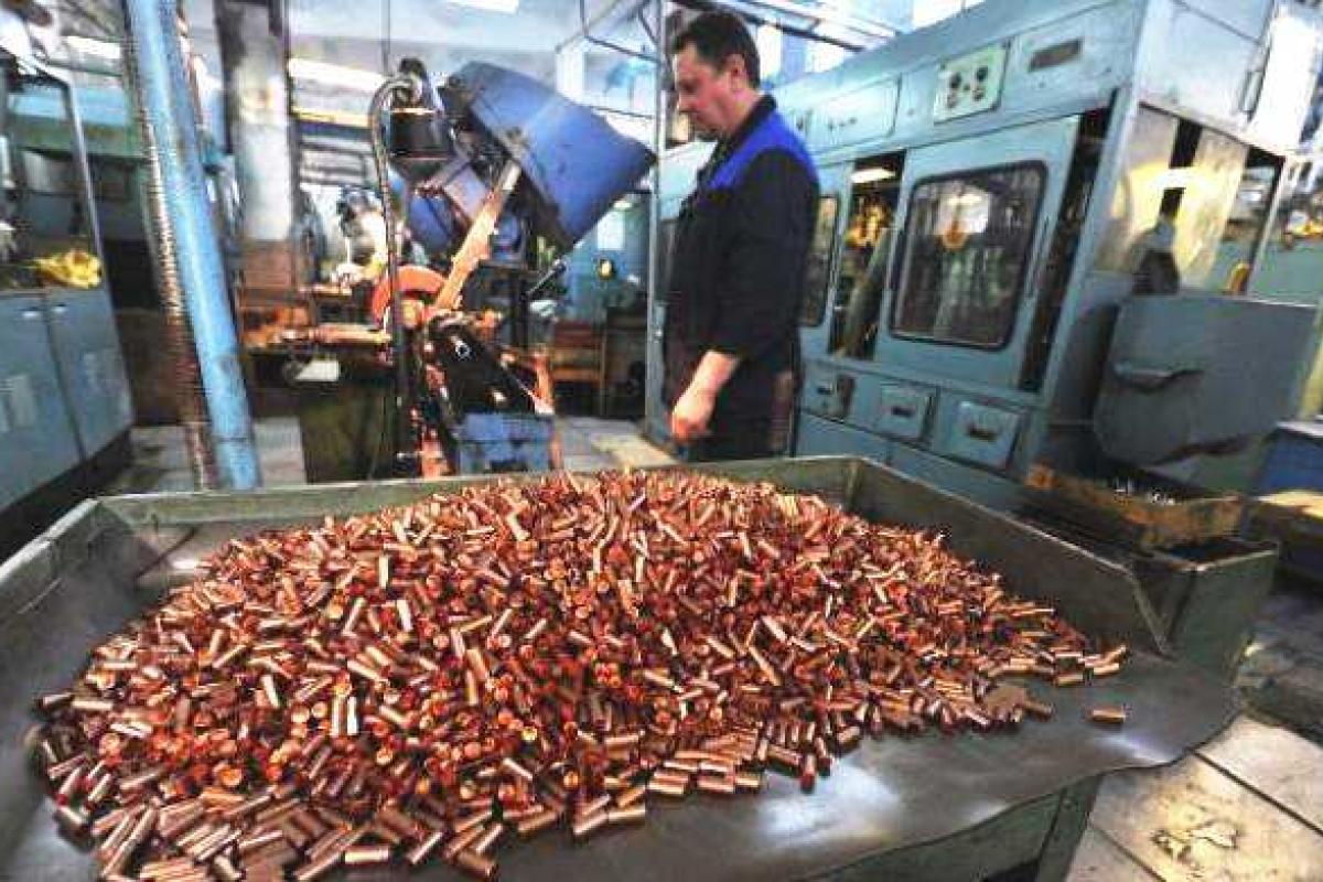 Российские кураторы оставили без финансирования Луганский патронный завод Российские кураторы оставили без финансирования Луганский патронный завод