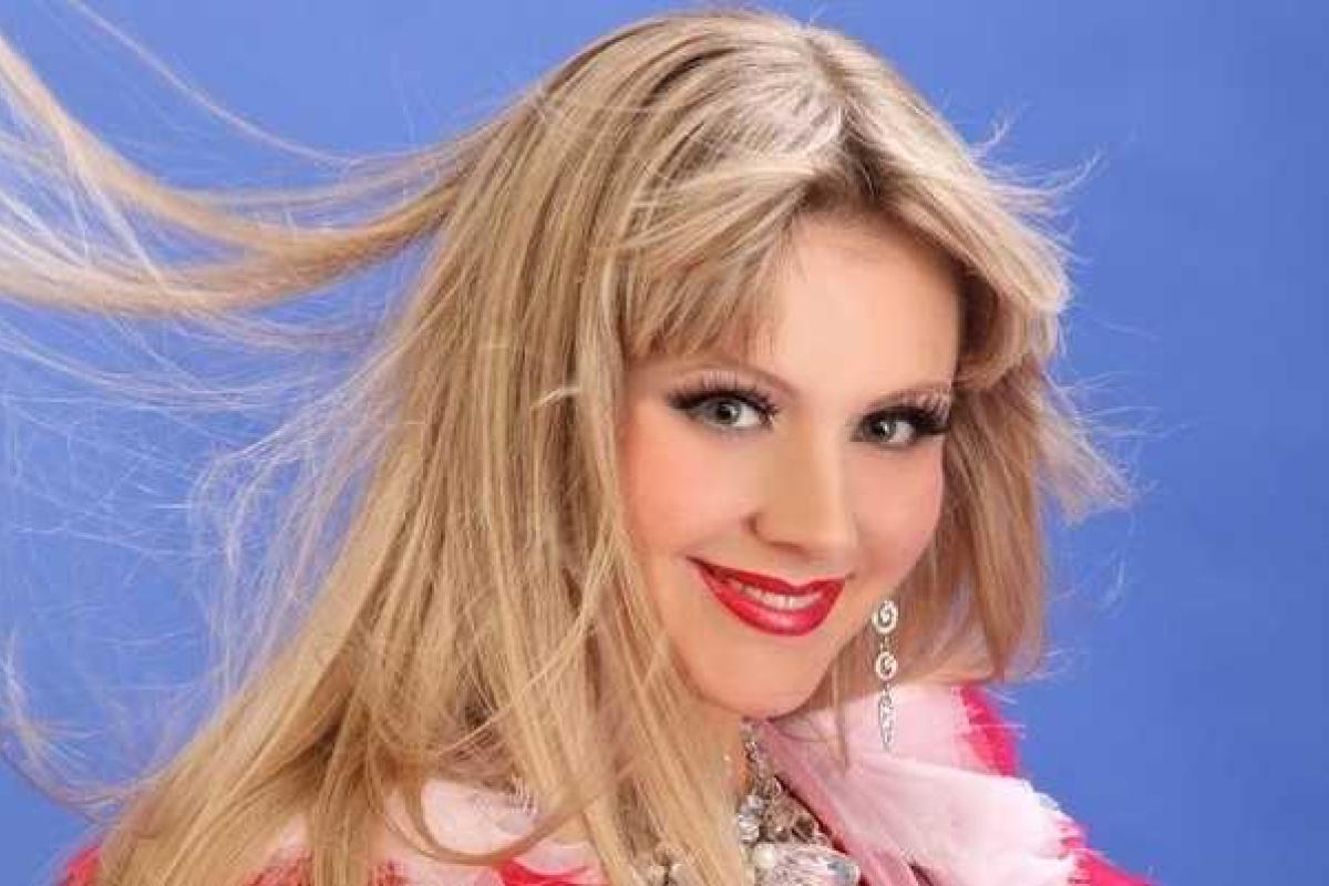 Певица Натали похвасталась своей силиконовой грудью