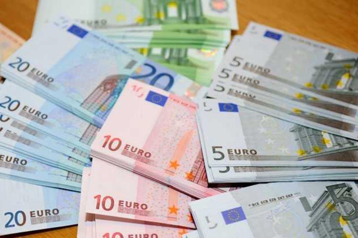 Польские рабочие нашли на свалке в старом пылесосе полмиллиона евро Польские рабочие нашли на свалке в старом пылесосе полмиллиона евро