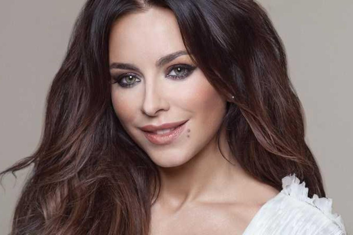 Ани Лорак поразила необычным макияжем Ани Лорак поразила необычным макияжем