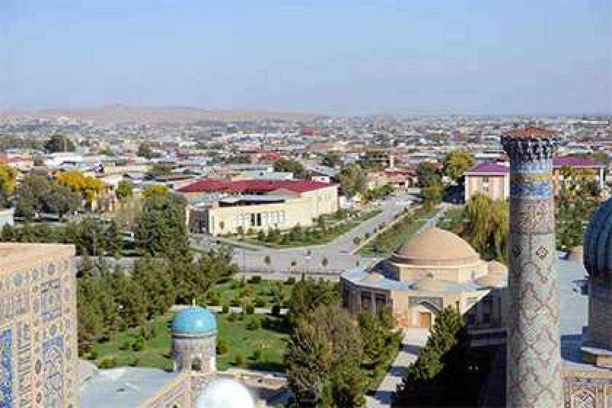 В Ташкенте мужчину, который сообщил о смерти Каримова, забросали бутылками В Ташкенте мужчину, который сообщил о смерти Каримова, забросали бутылками