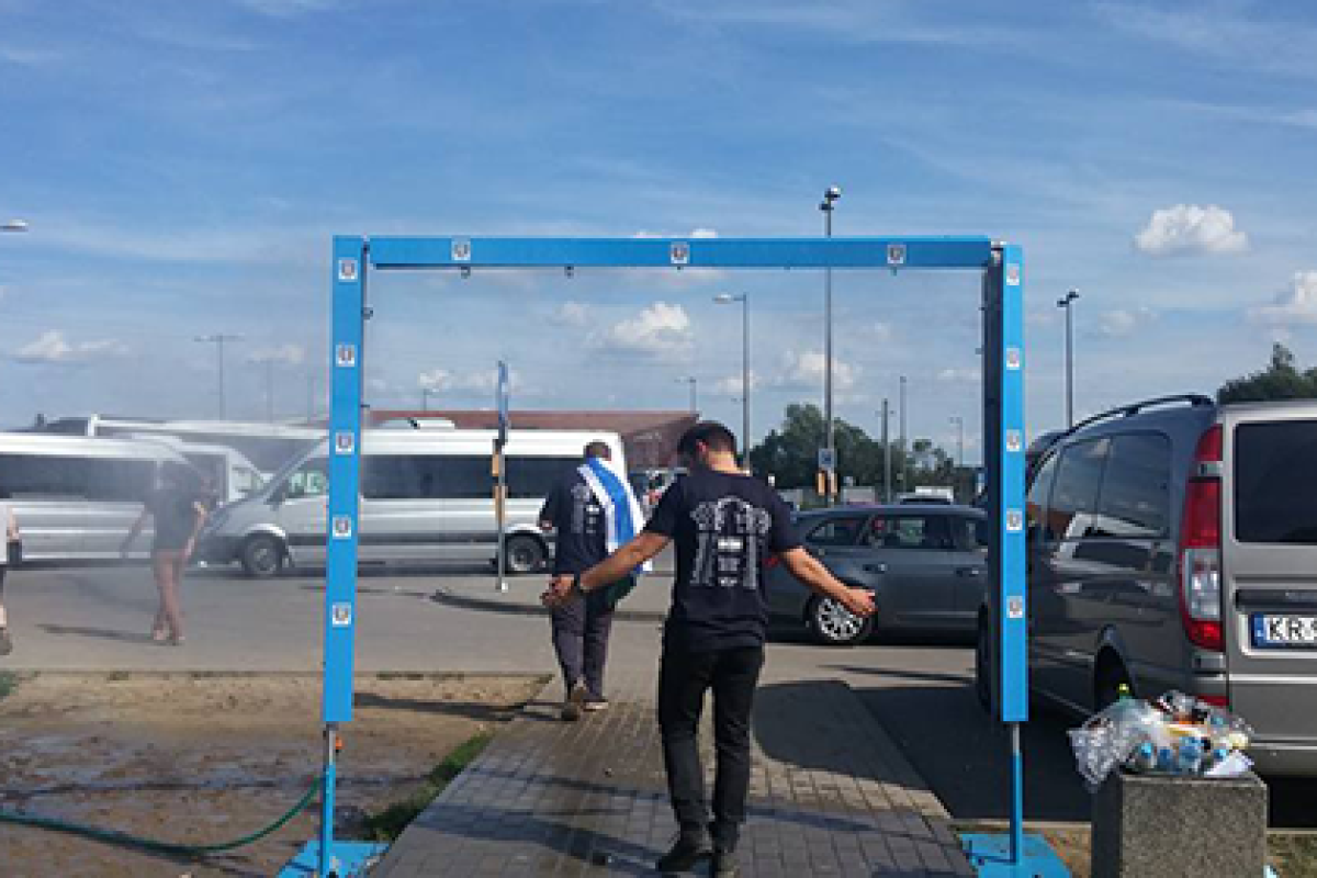 Установка душей около бывшего концлагеря Аушвиц привела к скандалу Установка душей около бывшего концлагеря Аушвиц привела к скандалу