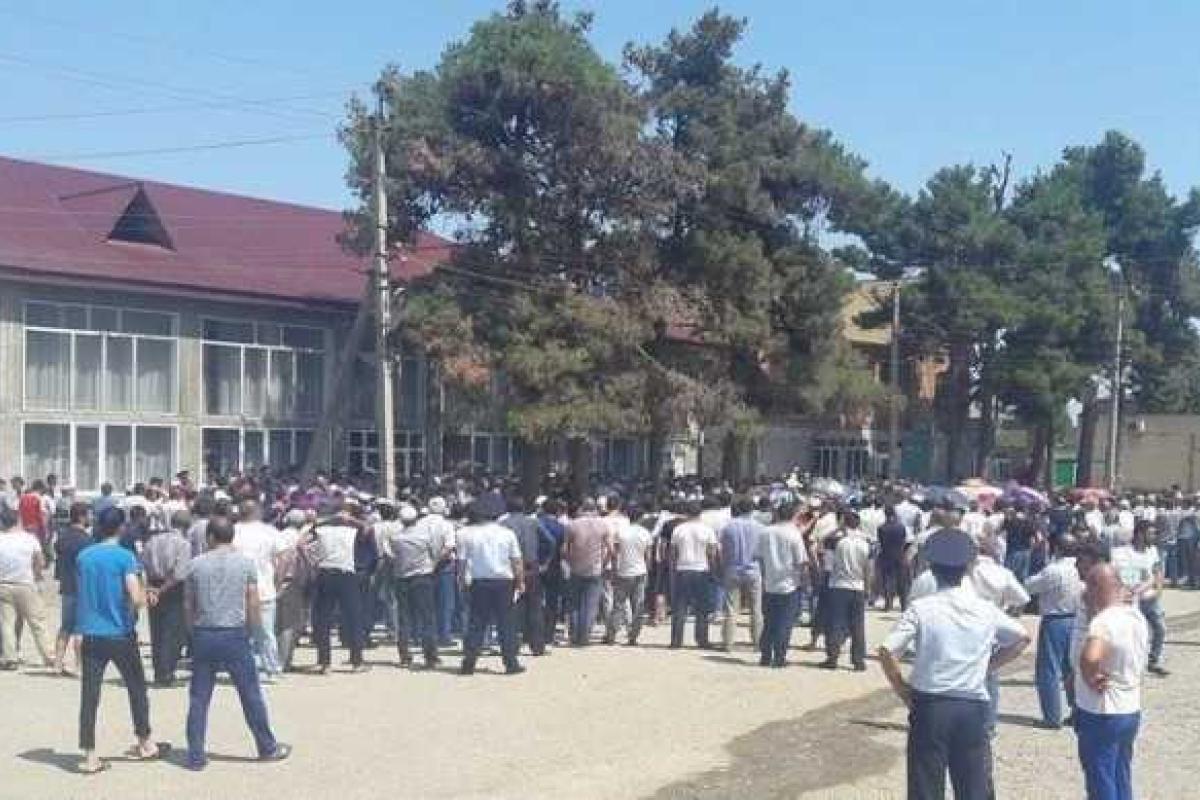Убийство ребенка в Одесской области спровоцировало массовые беспорядки: люди громят дома Убийство ребенка в Одесской области спровоцировало массовые беспорядки: люди громят дома