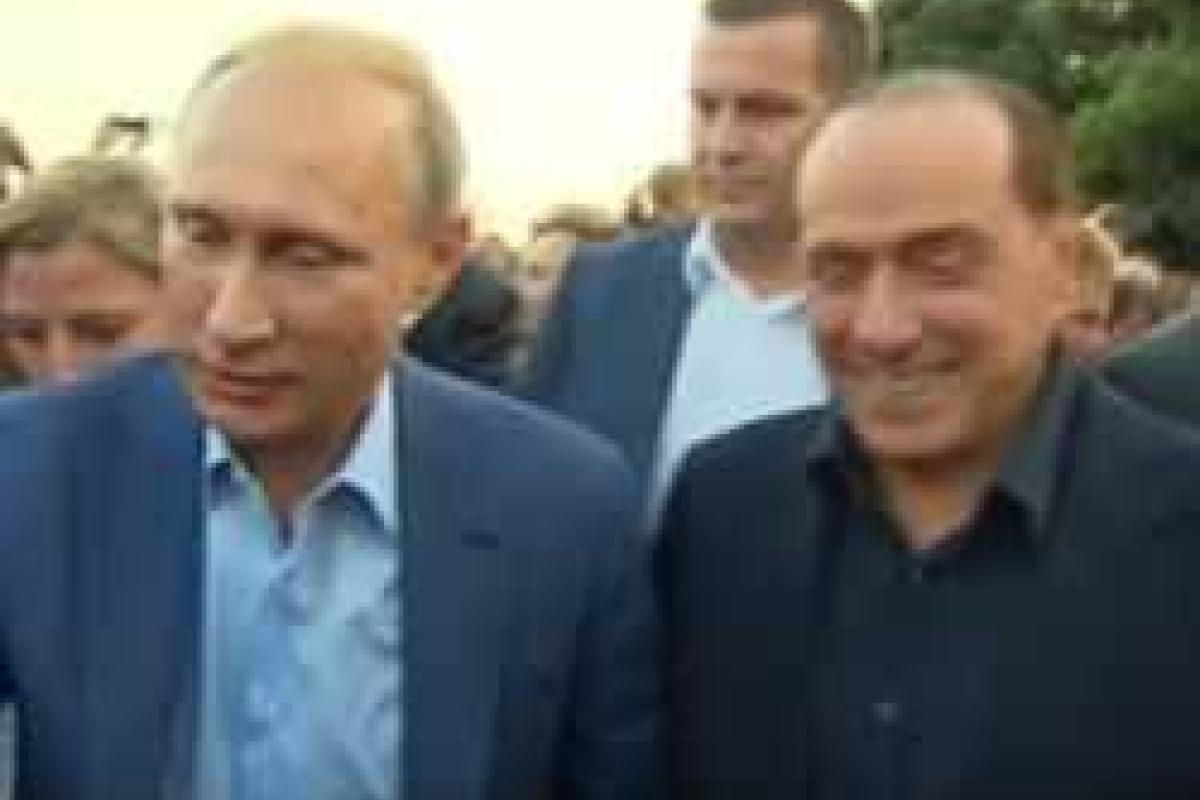 В Сети обсуждают версии, почему Путин резко засобирался в Крым В Сети обсуждают версии, почему Путин резко засобирался в Крым