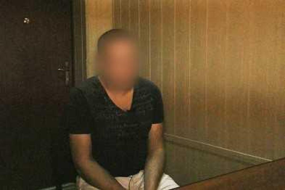 В Мариуполе злоумышленник прострелил ноги местному жителю