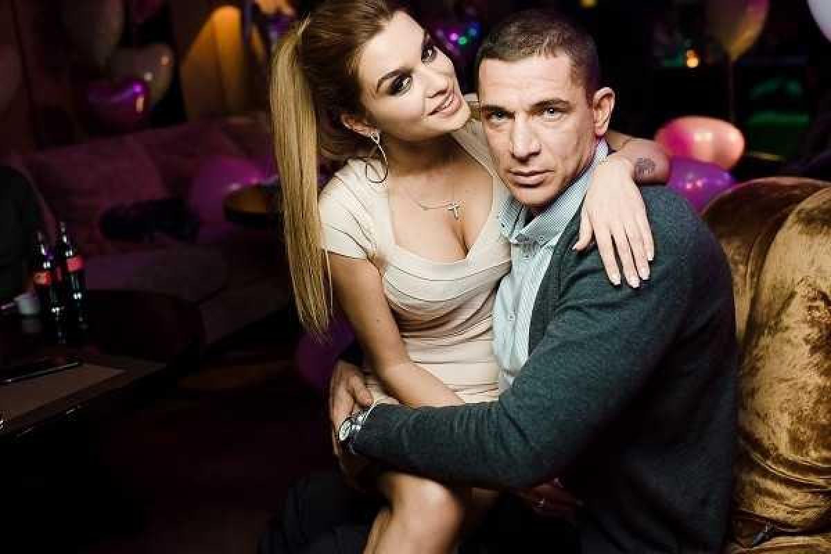 Ксения Бородина и Курбан Омаров окончательно помирились: фанаты заметили обручальные кольца на пальцах супругов