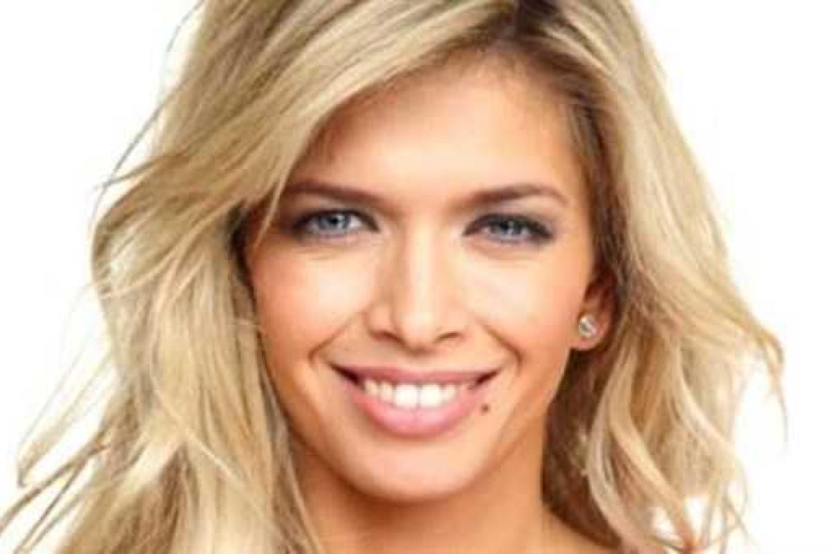 Вера Брежнева показала необычное свадебное фото