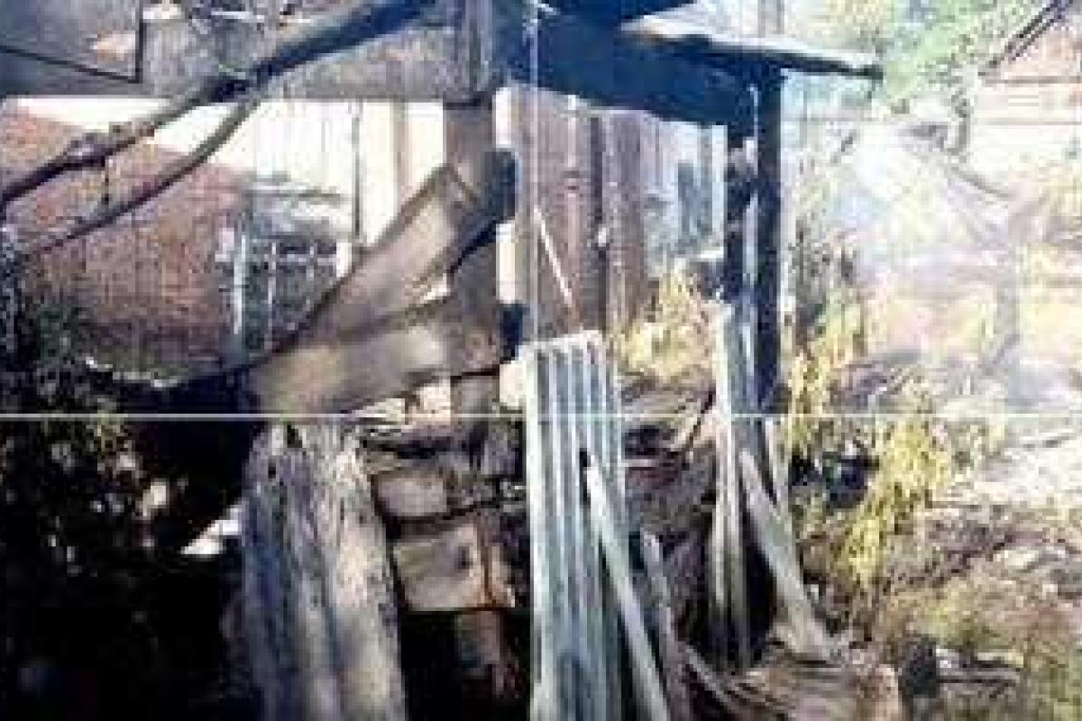 В Марьинке в результате вчерашнего обстрела разрушены жилые и хозяйственные постройки