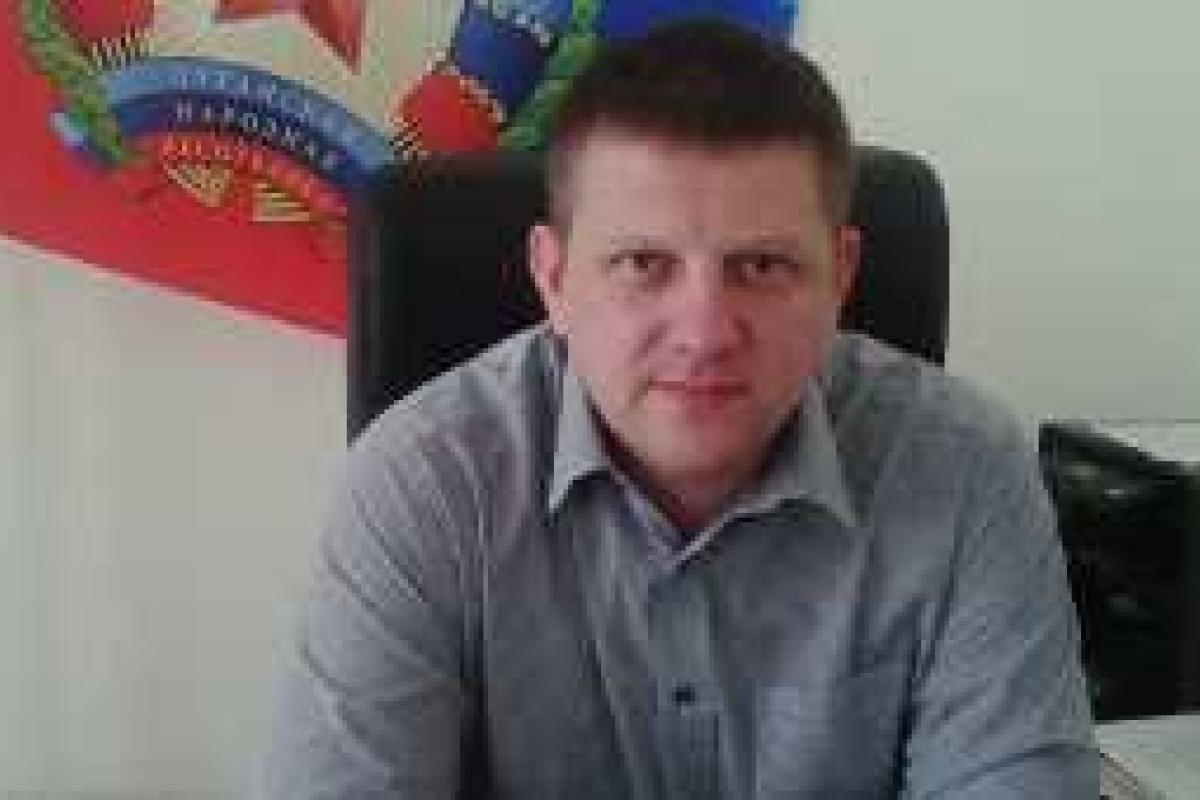 В Ростове ФСБ задержала экс-главу "парламента ЛНР" Карякина, - СМИ В Ростове ФСБ задержала экс-главу "парламента ЛНР" Карякина, - СМИ