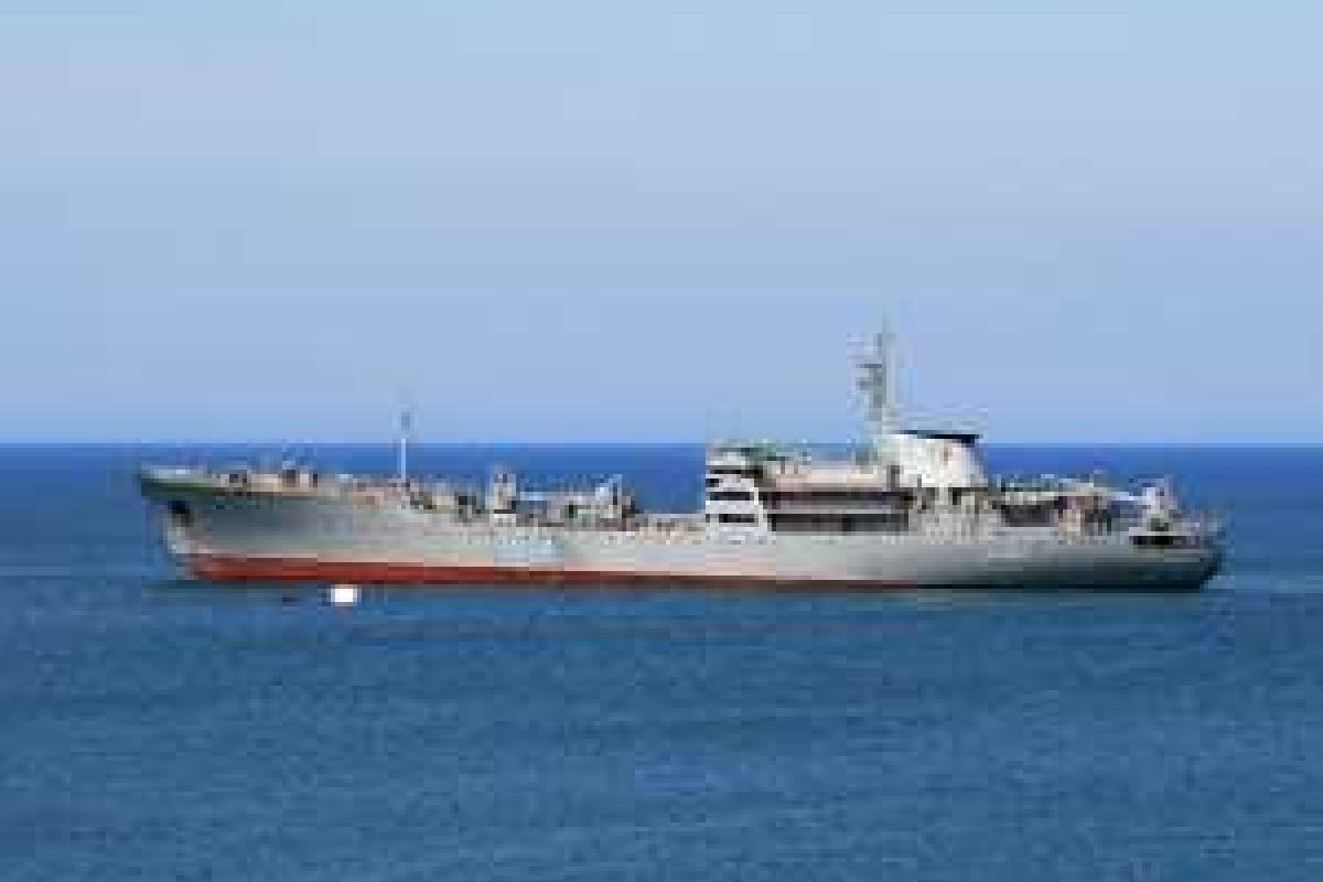 Корабль управления ВМС Украины "Донбасс" неожиданно начал гореть Корабль управления ВМС Украины "Донбасс" неожиданно начал гореть