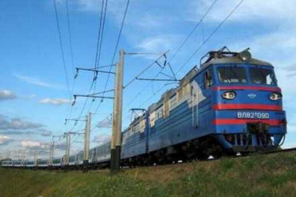 В Киеве девочку-подростка ударило током на крыше электропоезда В Киеве девочку-подростка ударило током на крыше электропоезда