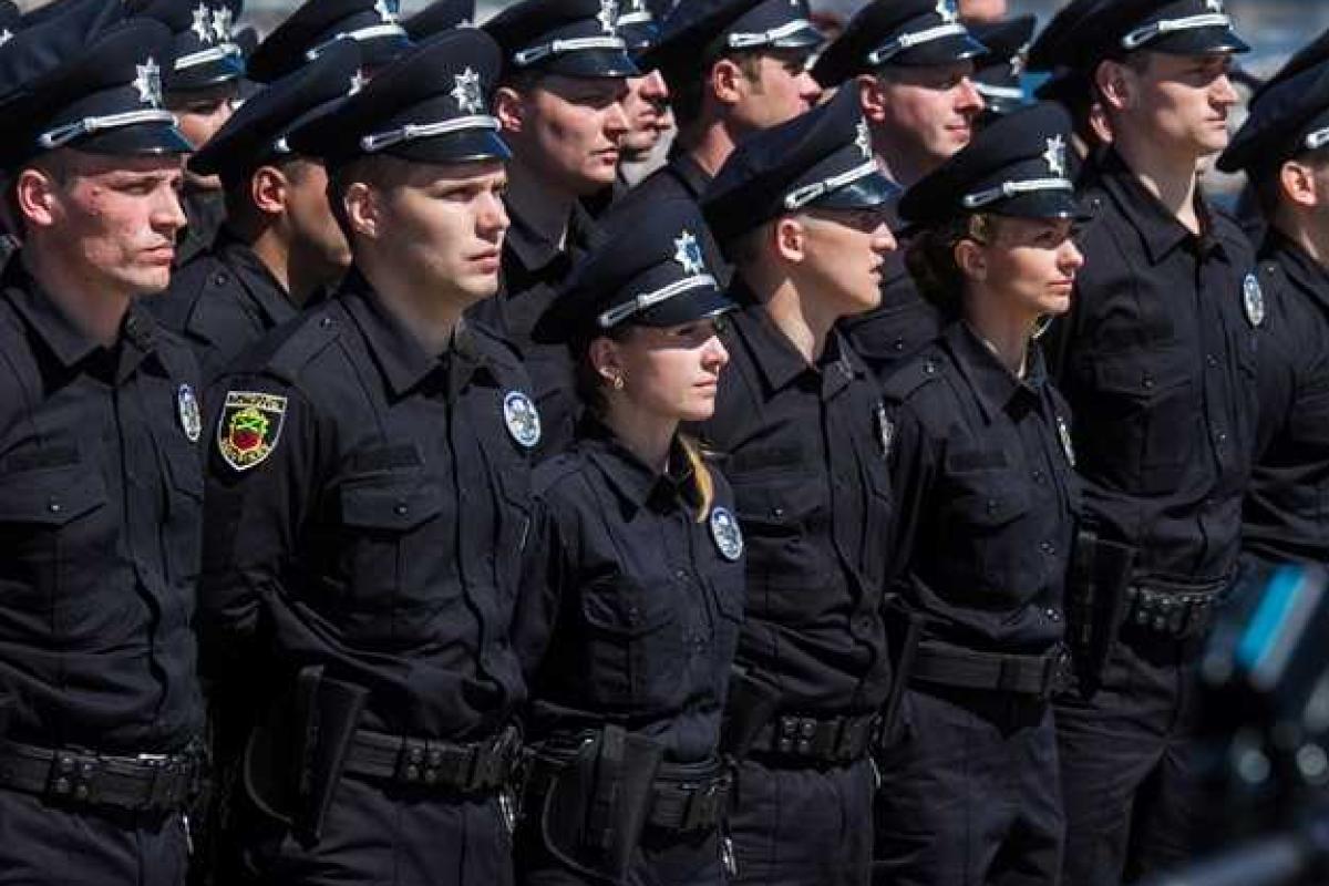 В Запорожье на вызовы теперь выезжают экипажи из 3-х патрульных В Запорожье на вызовы теперь выезжают экипажи из 3-х патрульных