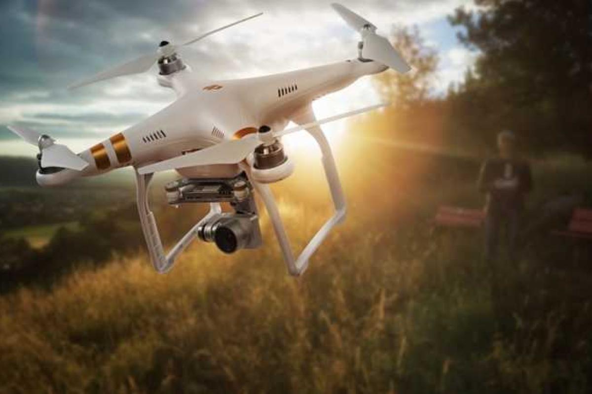 Обзор квадрокоптера нового поколения от компании DJI Phantom 4 Обзор квадрокоптера нового поколения от компании DJI Phantom 4