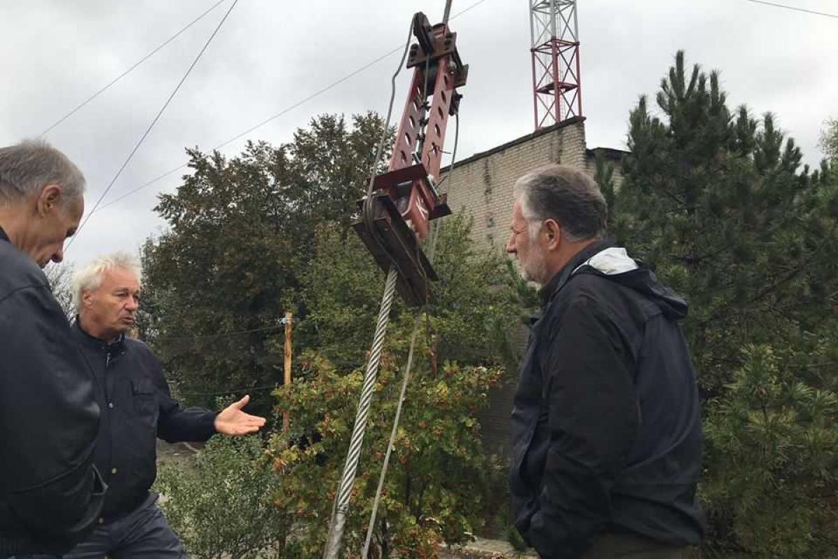 Жебривский проинспектировал работы по восстановлению телебашни на горе Карачун