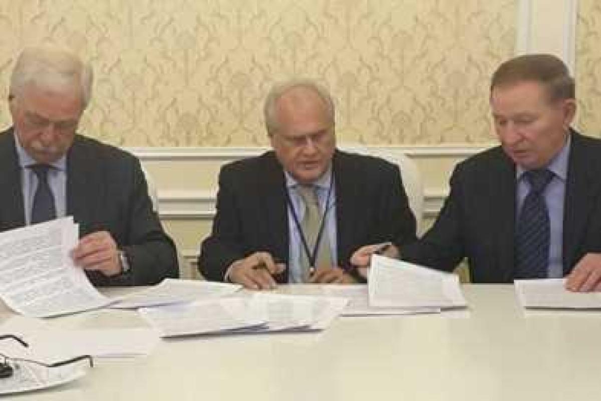 До разведения сил ВСУ и боевиков в Донбассе должно пройти семь дней "полной тишины"  До разведения сил ВСУ и боевиков в Донбассе должно пройти семь дней "полной тишины"