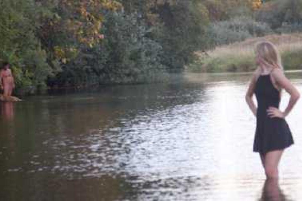 Выпускница сделала фото на берегу реки и прославилась на весь мир Выпускница сделала фото на берегу реки и прославилась на весь мир