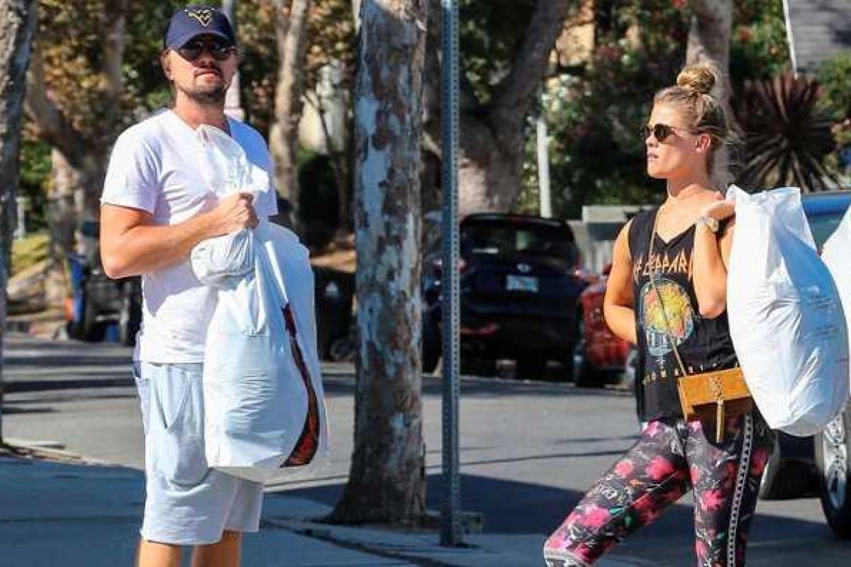 Леонардо ДиКаприо заметили во время шопинга с моделью Ниной Агдал