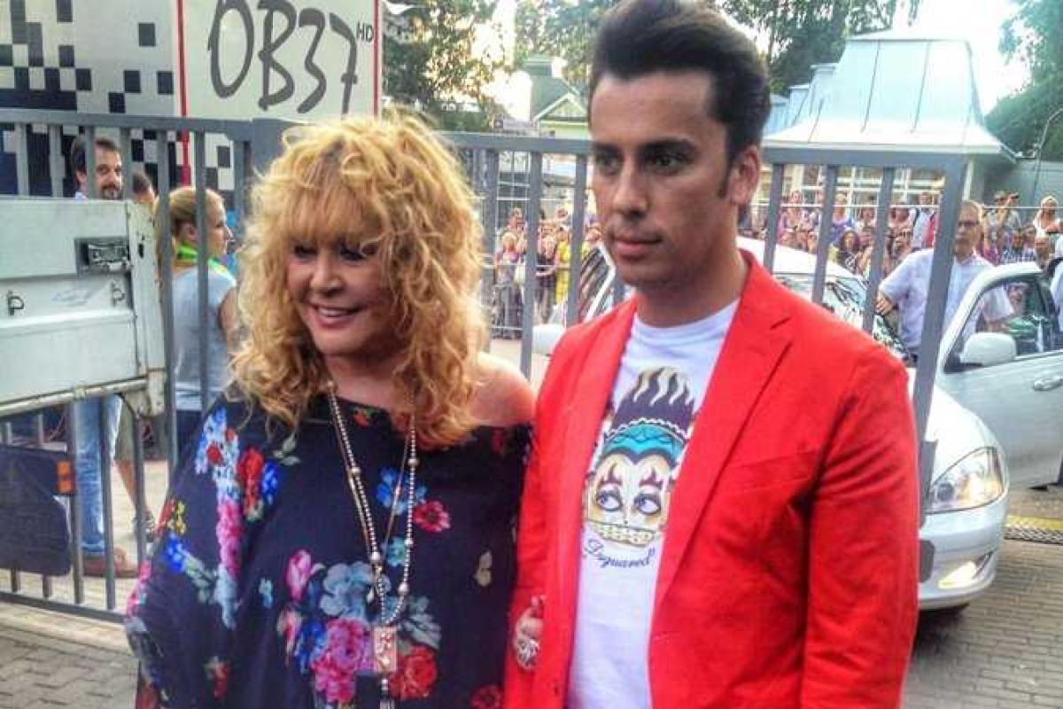 Пугачева вместе с детьми и супругом вернулась домой после отдыха в Юрмале