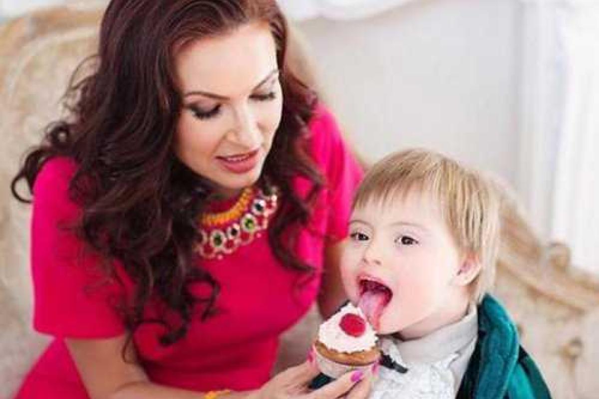 Маленький сын Эвелины Бледанс с синдромом Дауна пользуется большой популярностью