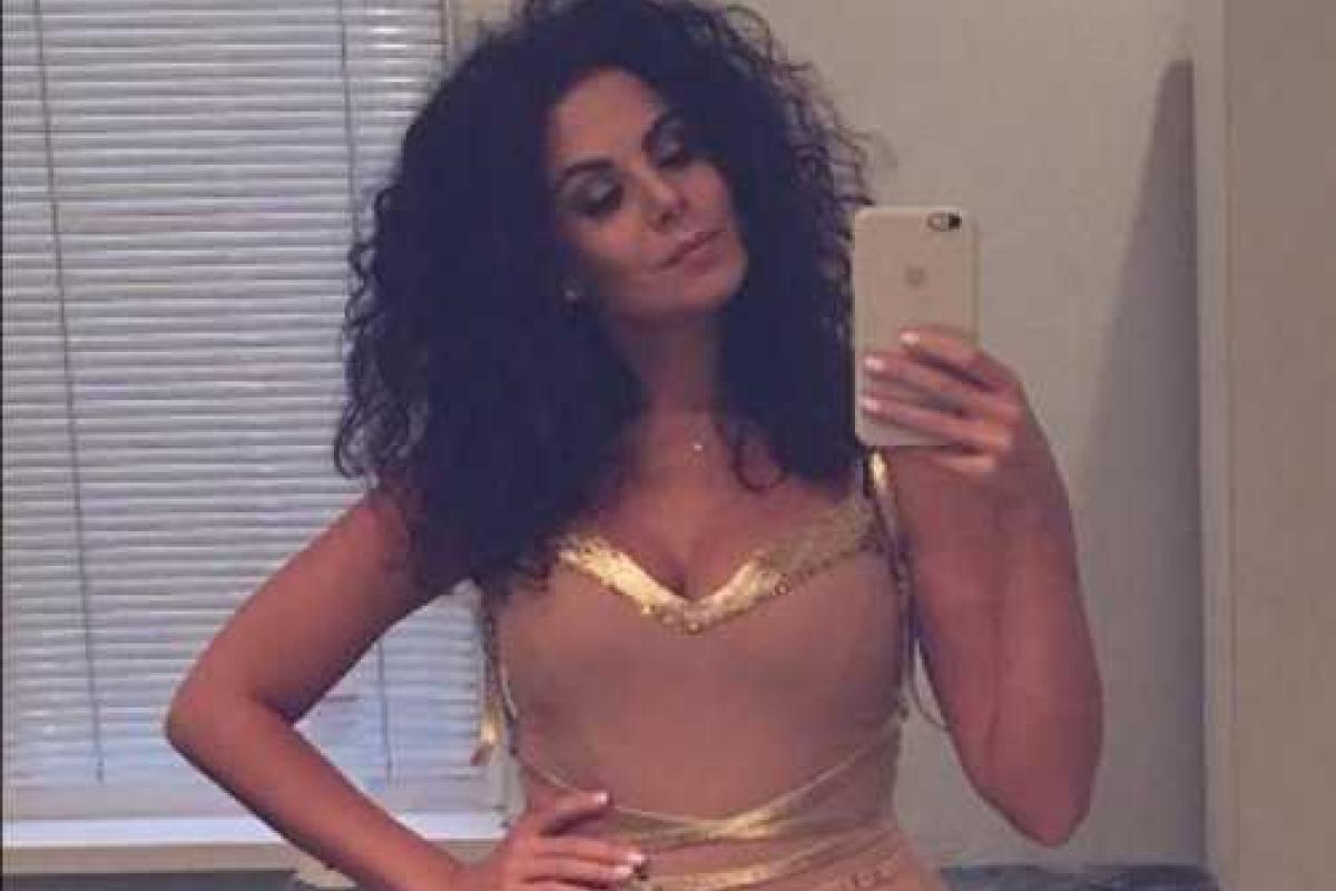 Настя Каменских показала фото в прозрачном платье 