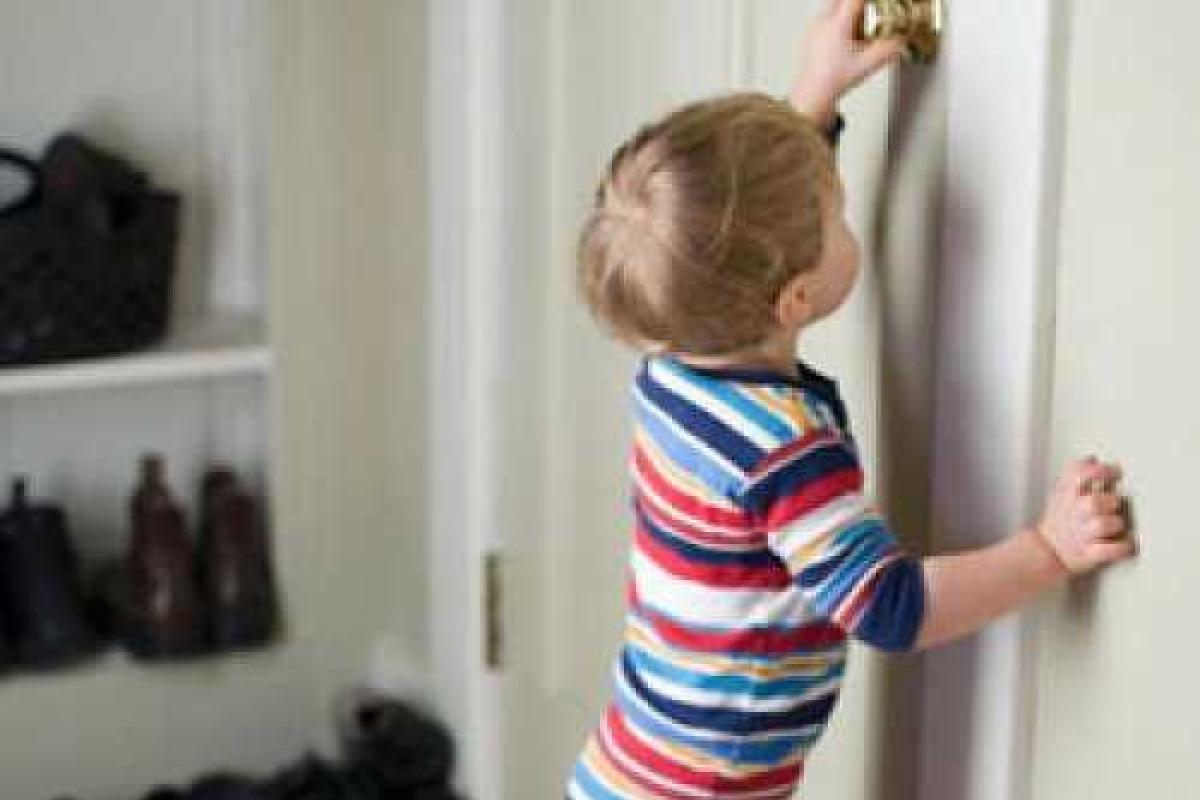 В Петербурге родители на неделю оставили одних дома младенца и 5-летнего ребенка В Петербурге родители на неделю оставили одних дома младенца и 5-летнего ребенка