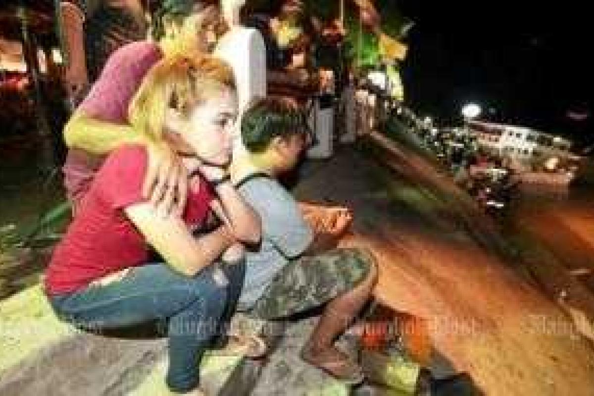 В Таиланде теплоход с пассажирами врезался в опору моста: есть погибшие