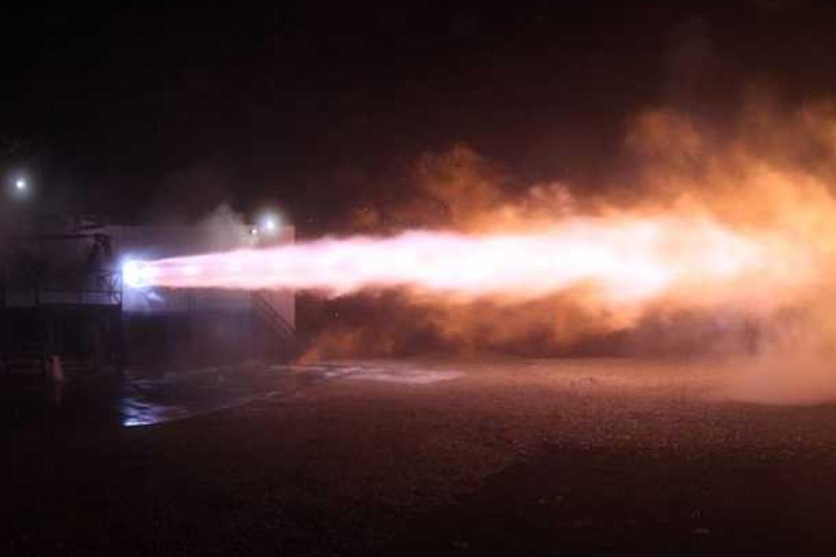 SpaceX провела первые испытания двигателя для полета на Марс