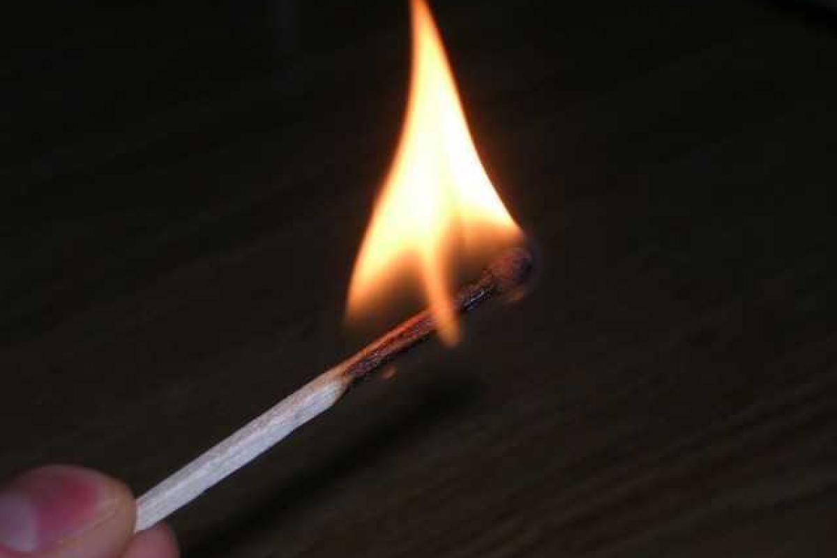 В Крыму произошел шокирующий инцидент: пенсионер облил себя бензином и устроил самосожжение В Крыму произошел шокирующий инцидент: пенсионер облил себя бензином и устроил самосожжение