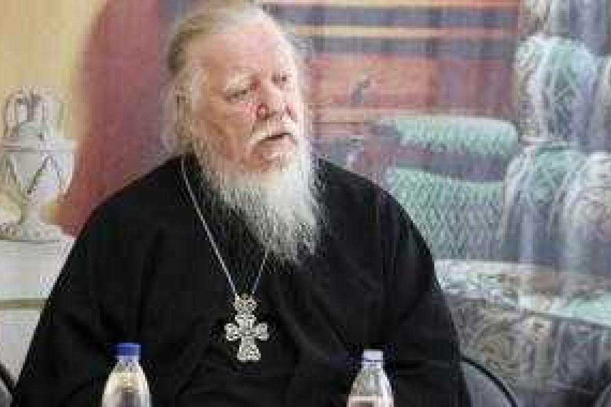 В России священник хочет посадить "на кол" парня, который ловил покемонов в храме В России священник хочет посадить "на кол" парня, который ловил покемонов в храме