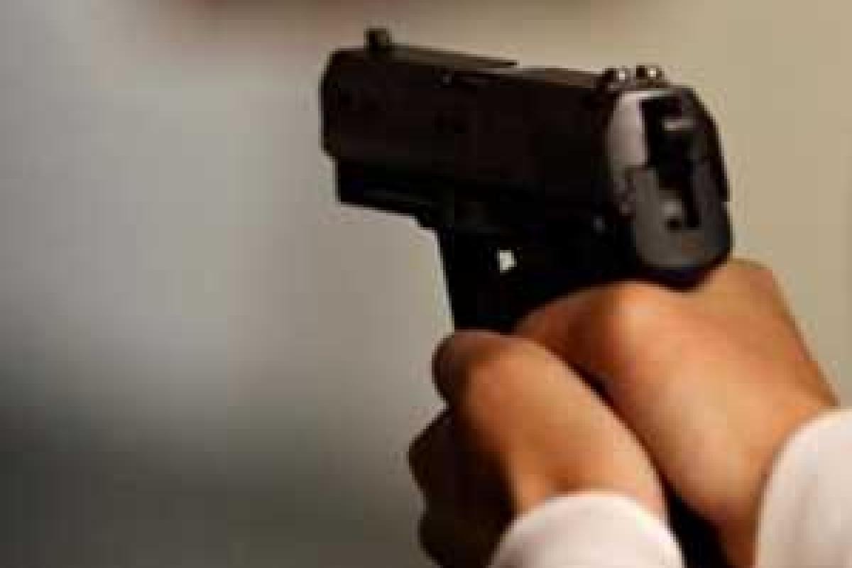 В российской школе ученик 9-го класса выстрелил несколько раз в своих сверстниц В российской школе ученик 9-го класса выстрелил несколько раз в своих сверстниц