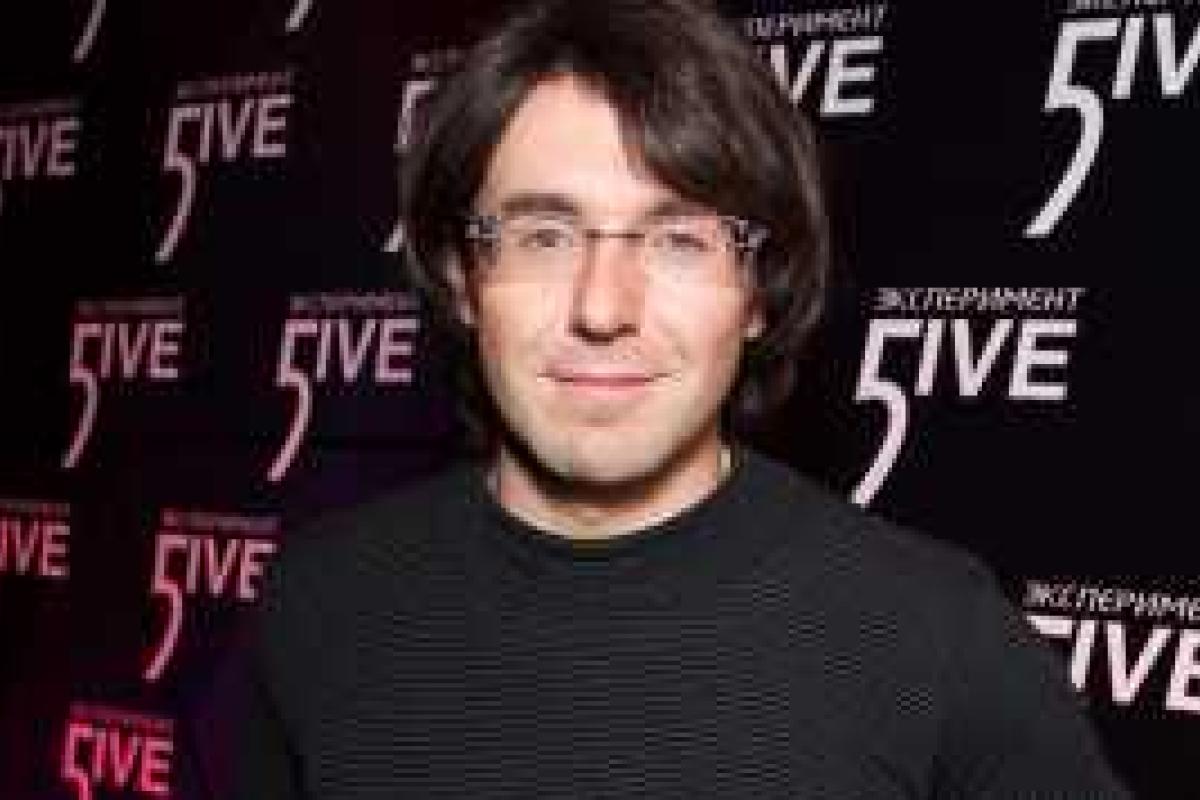 Популярный телеведущий показал поклонникам, как изнуряет себя в спортзале Популярный телеведущий показал поклонникам, как изнуряет себя в спортзале