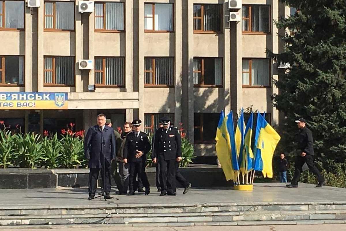 Аваков обещает увеличить зарплату полицейским 